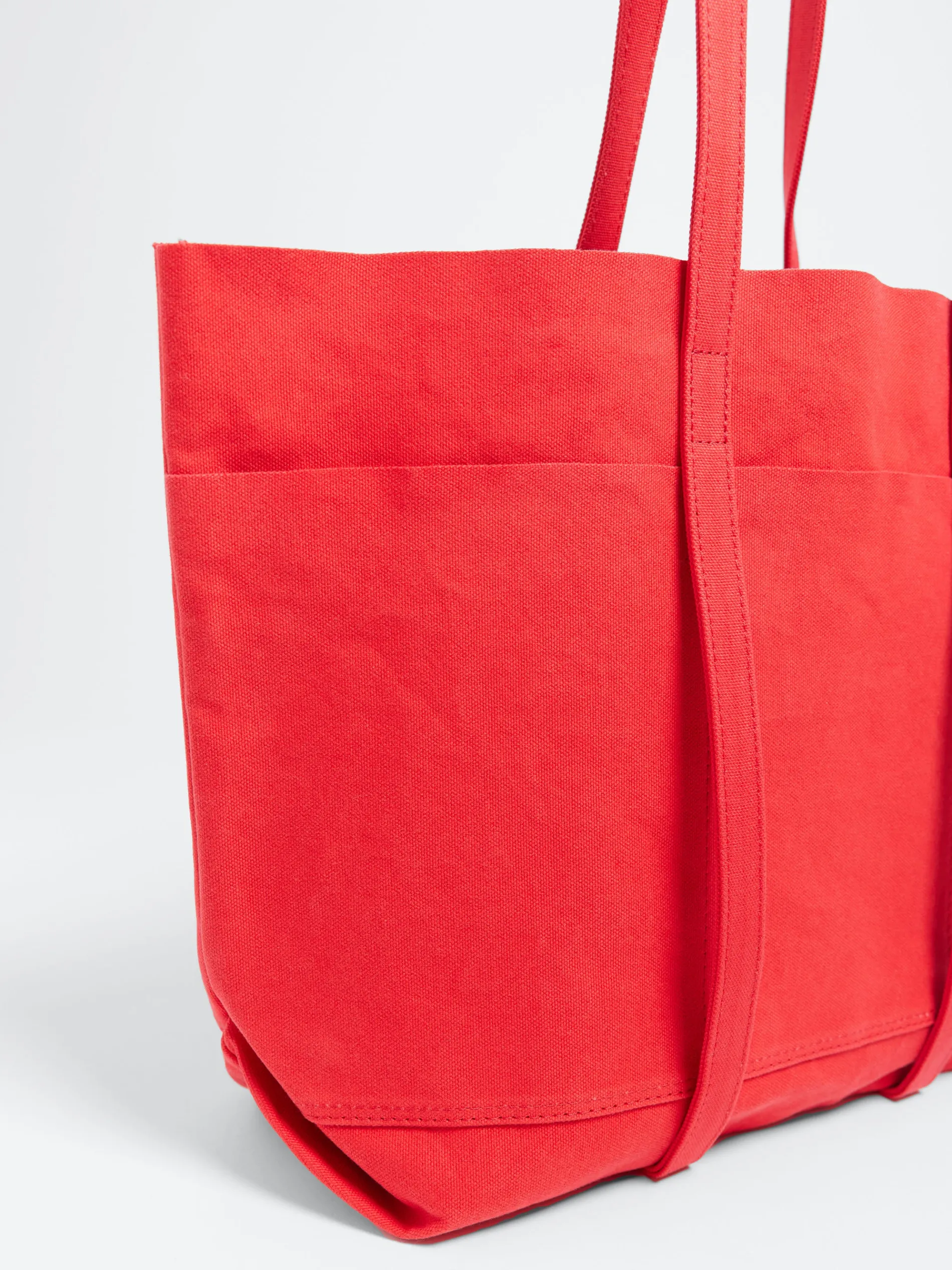 Amiacalva - Medium Washed Canvas Tote in Red