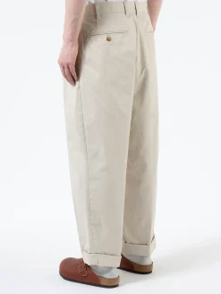 BEAMS PLUS - 2 Pleat Chino in Cement