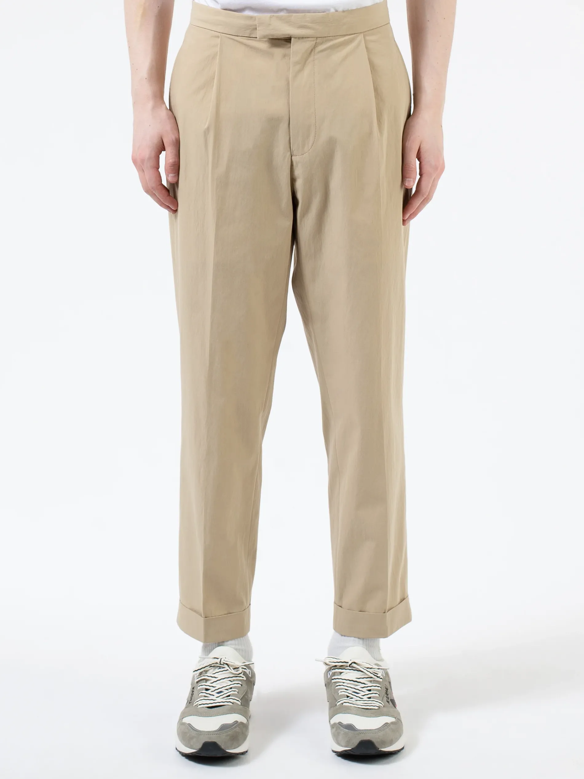BEAMS PLUS - 1 Pleat Comfort Cloth Travel Trousers in Beige