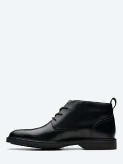 Clarks - Aldwin Chukka Boot in Black