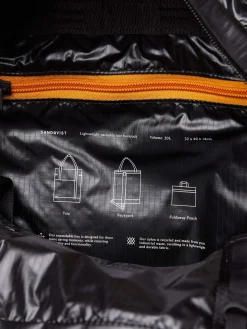 Sandqvist - Viggo in Black