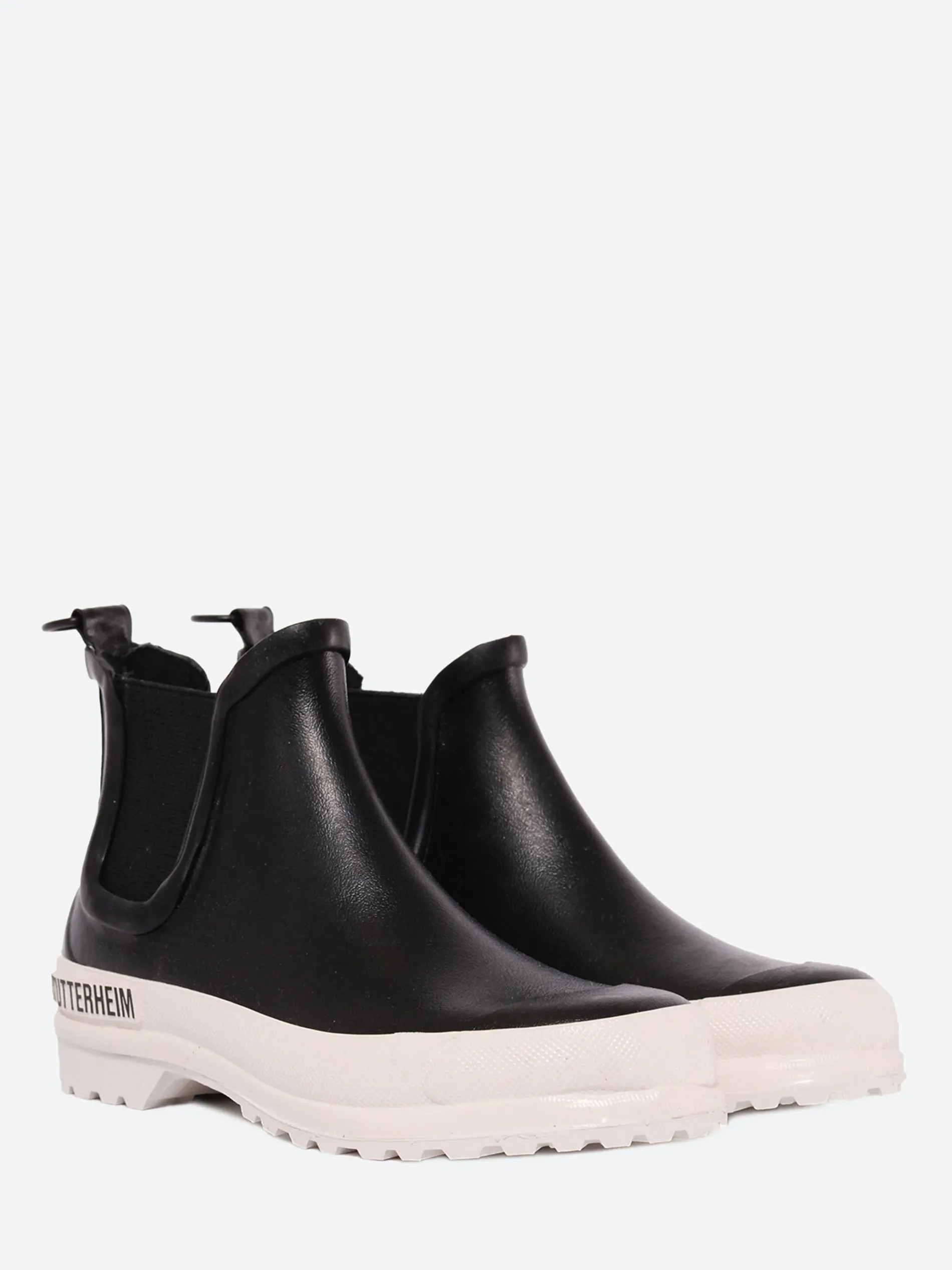 Stutterheim - Chelsea Rainwalker in Black and White