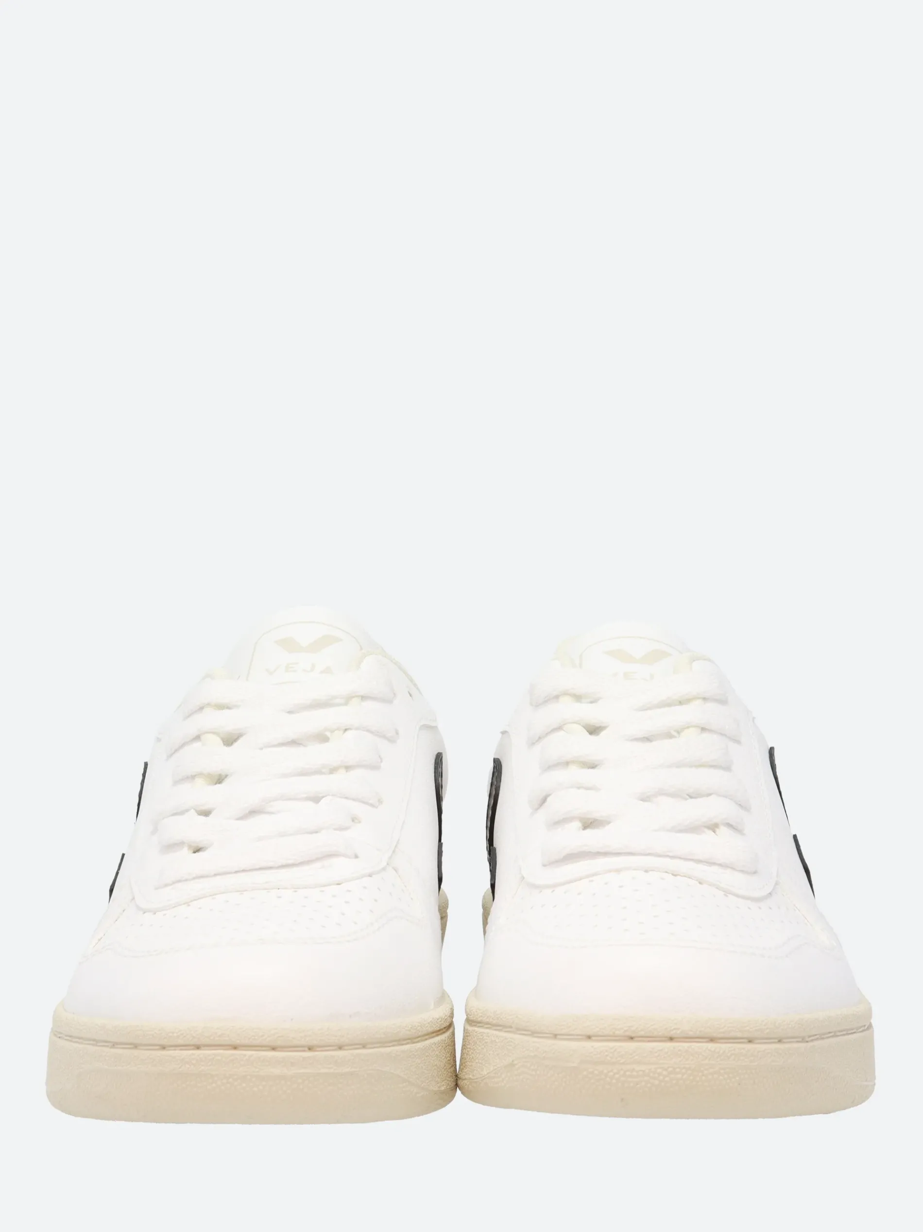 Veja - V-10 CWL in White and Black